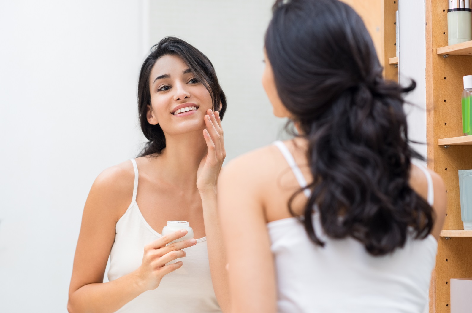 Skincare na quarentena: o uso excessivo de eletrônicos exige cuidados redobrados com a pele